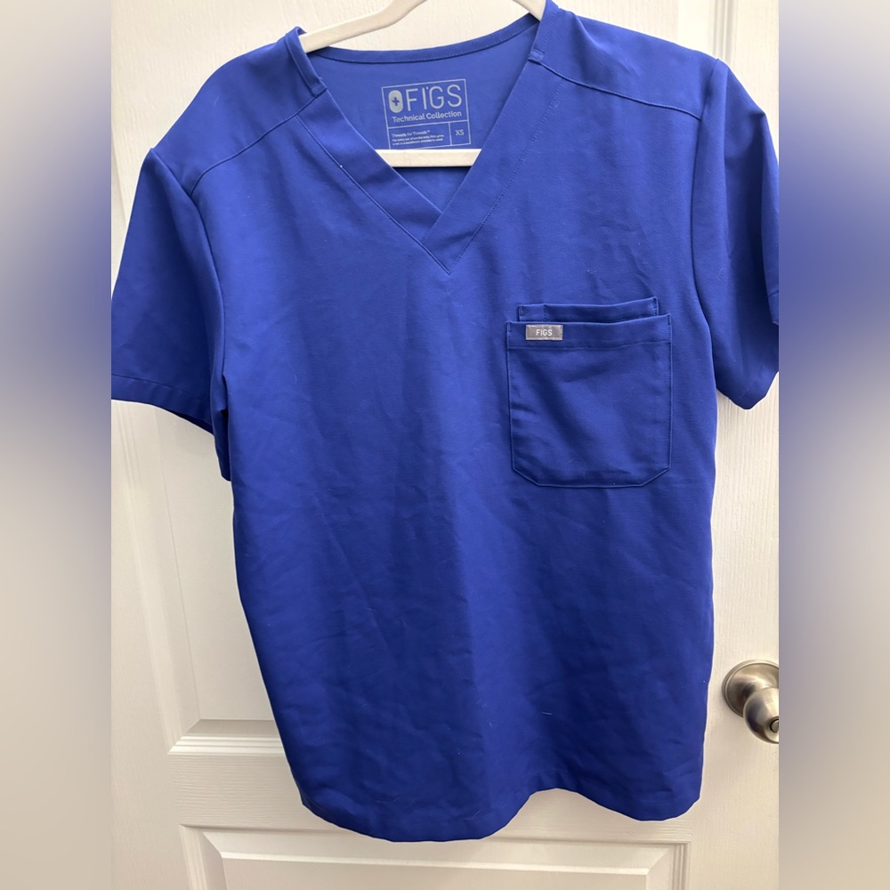 1. FIGS Scrub Top XS